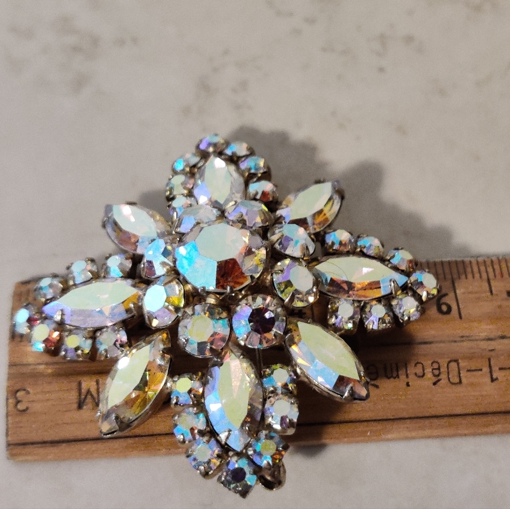 Exquisite Sherman Brooch - Picture 5 of 15